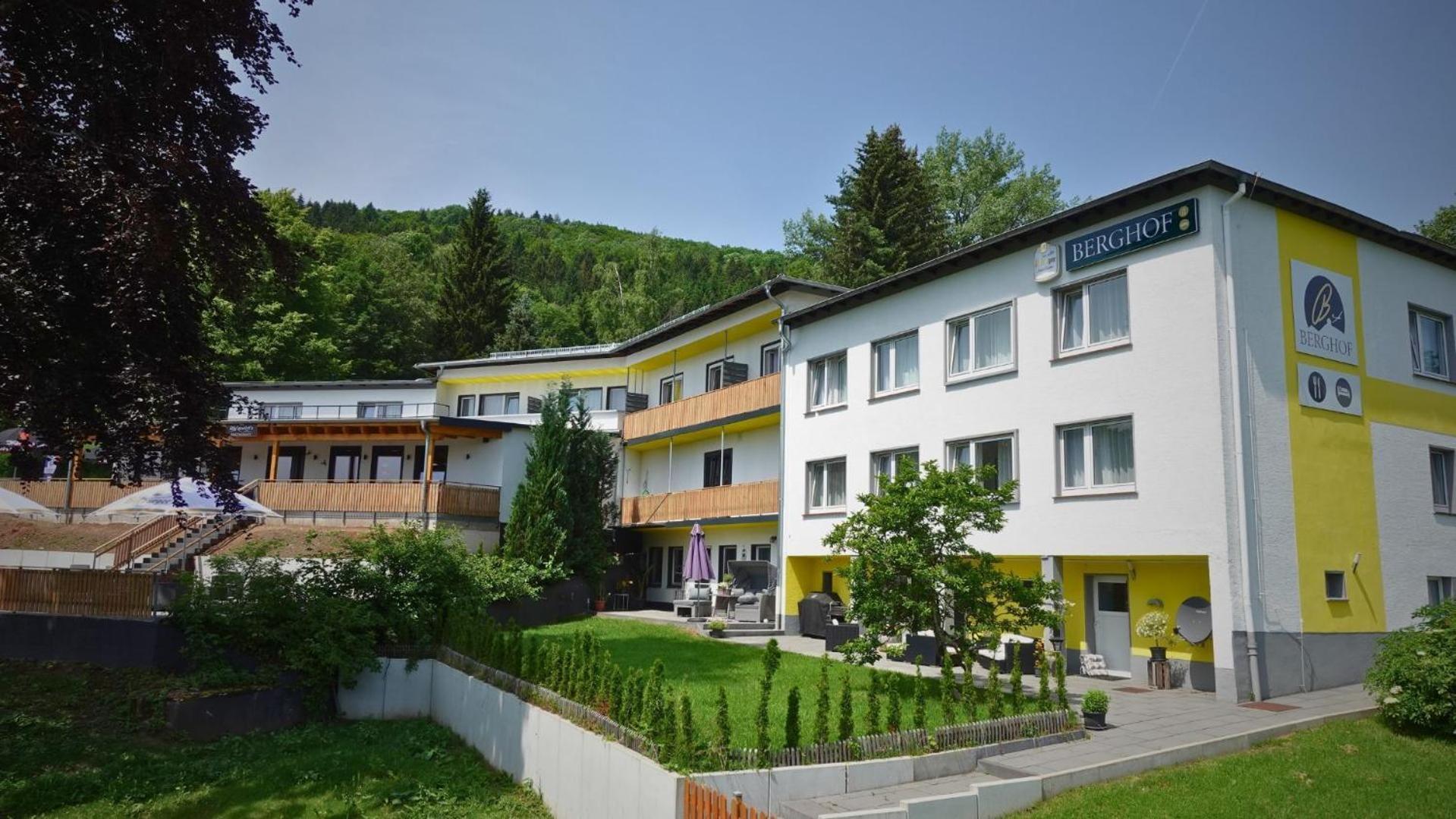 Hotel Berghof Wasserkuppe & Gaestehaus Fuldaquelle Gersfeld Exterior foto