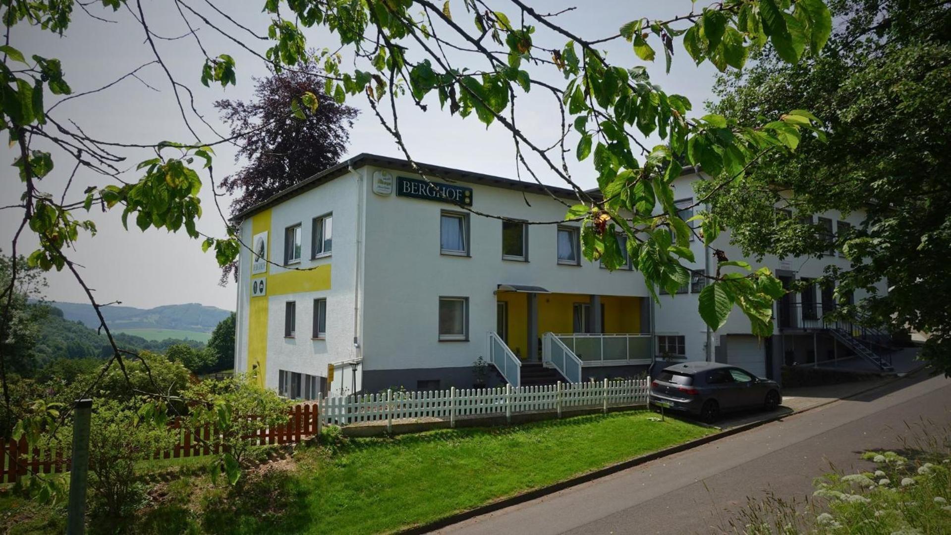 Hotel Berghof Wasserkuppe & Gaestehaus Fuldaquelle Gersfeld Exterior foto