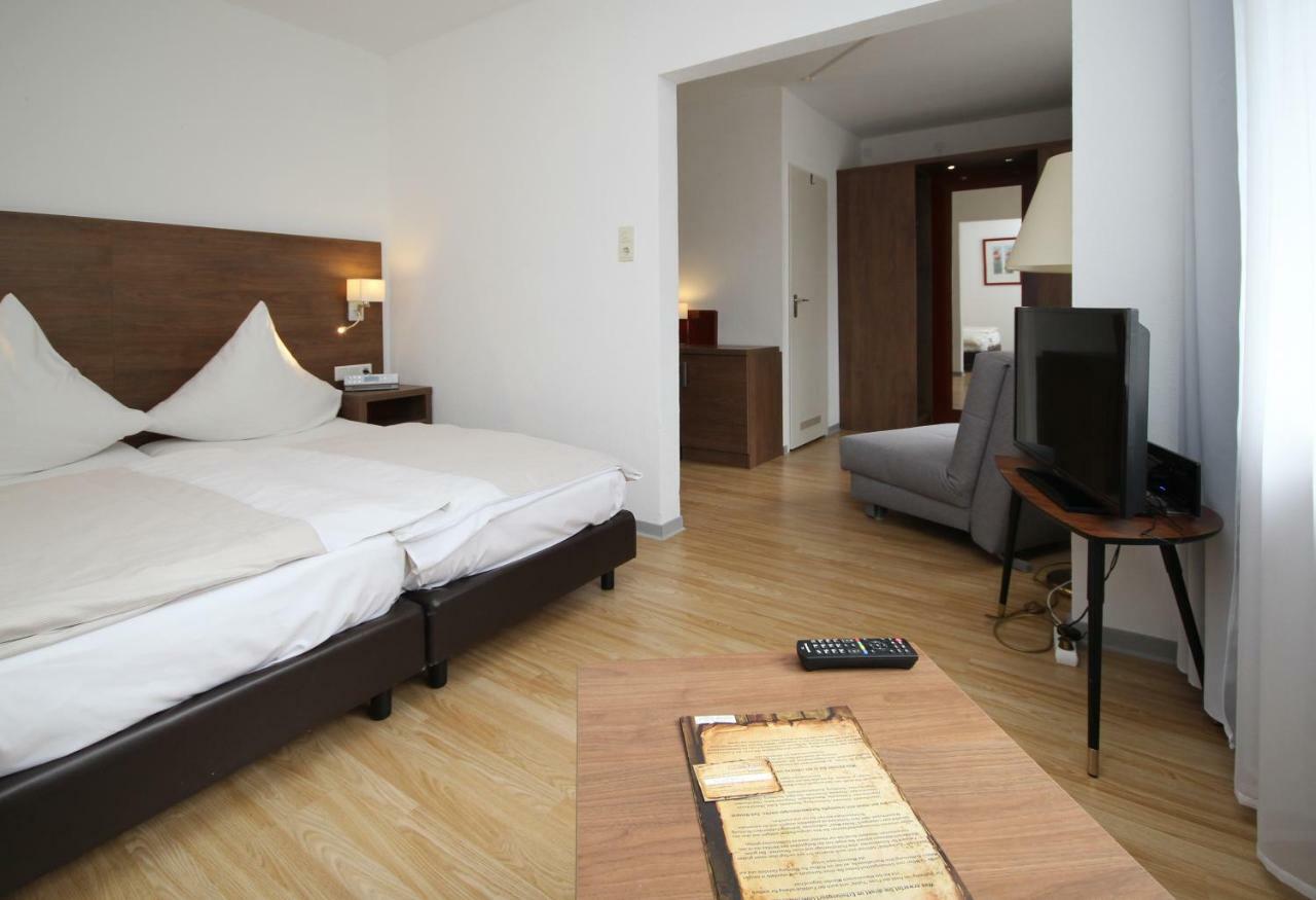 Hotel Berghof Wasserkuppe & Gaestehaus Fuldaquelle Gersfeld Habitación foto